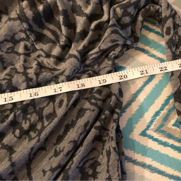 Allen Allen Gray Black Animal Print Cardigan Sweater One Size Long Sleeve - Picture 8 of 10